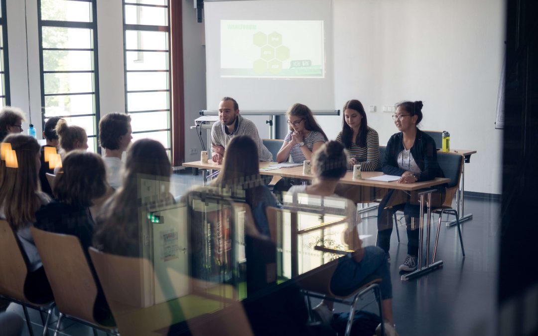 Demokratische Prozesse erfahrbar machen