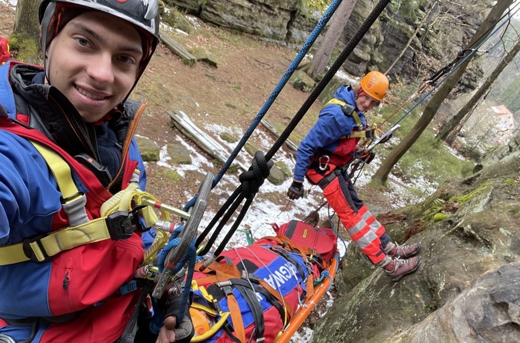 Vorsicht: Abrutschgefahr! „Die gläserne Stadt“ bei der Bergwacht